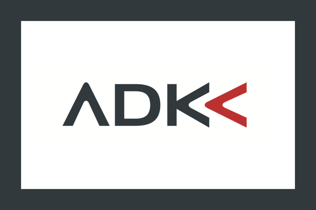 ADK ロゴ
